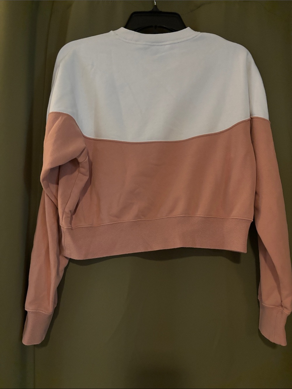 Nike Women’s White and Blush Pink Colorblock Cropped Sweatshirt - Picture 3 of 4